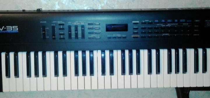 Roland JV-35