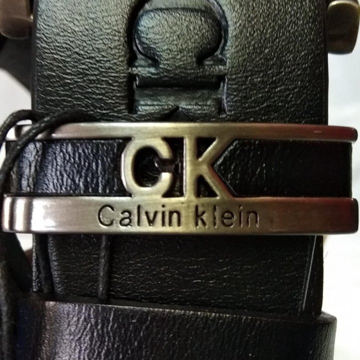 Кожаный ремень Calvin Klein новый.Черный коробка