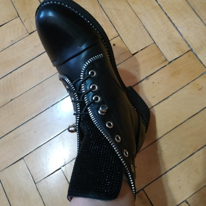 Новые ботинки