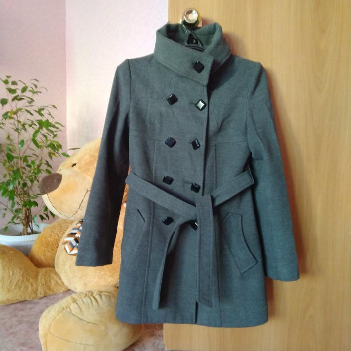 Пальто демисезонное.