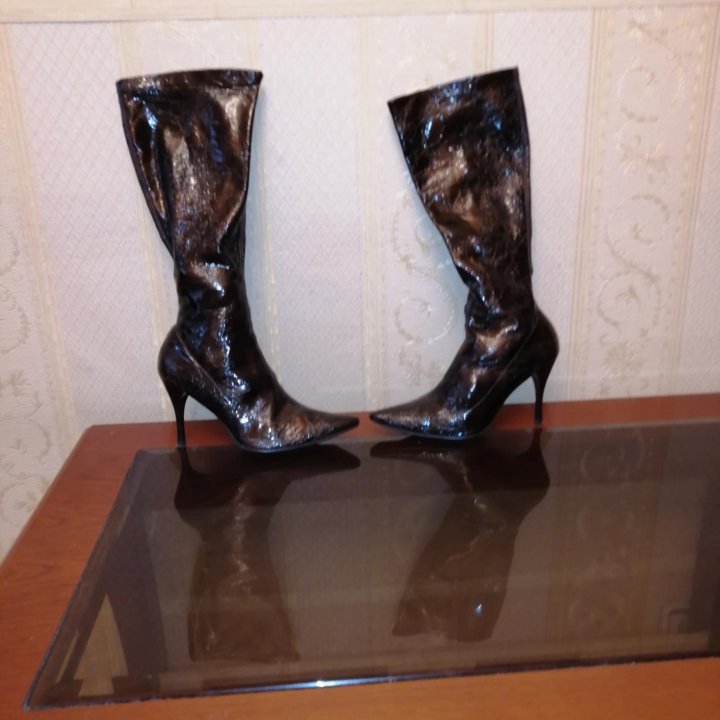 Сапоги лаковые