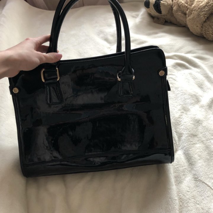 Лаковая сумка