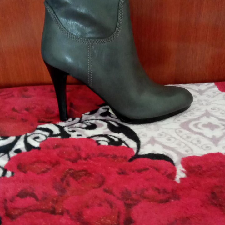 Сапоги новые.