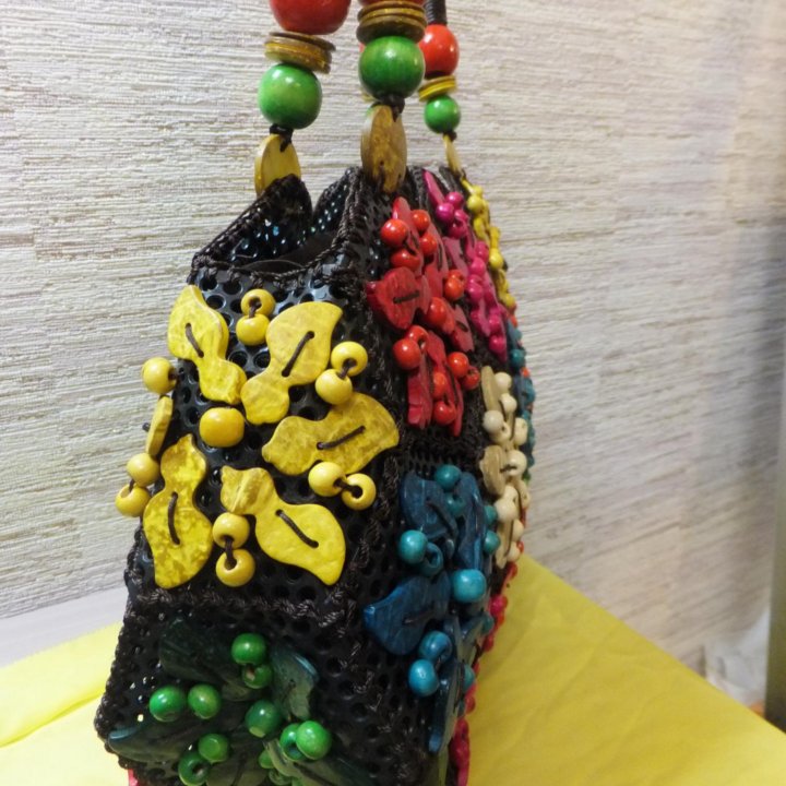 летняя сумочка из декоративных кокосовых элементов