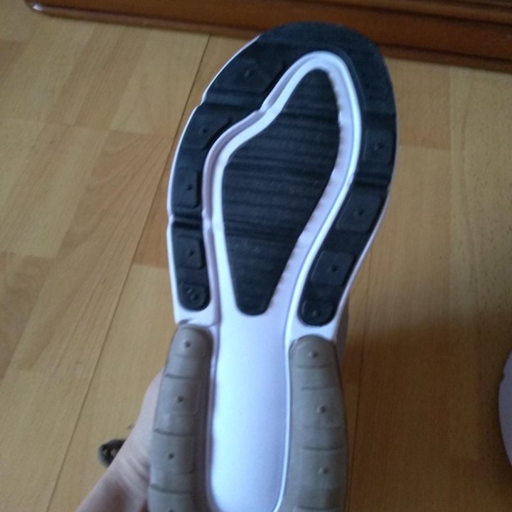 Новые кросовки 40р.