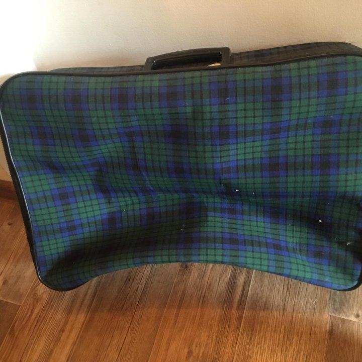 Клетчатый чемодан б/у