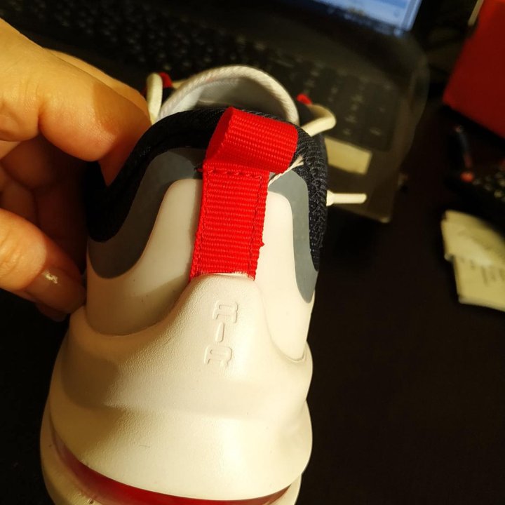 Кроссовки Nike