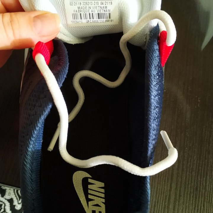 Кроссовки Nike