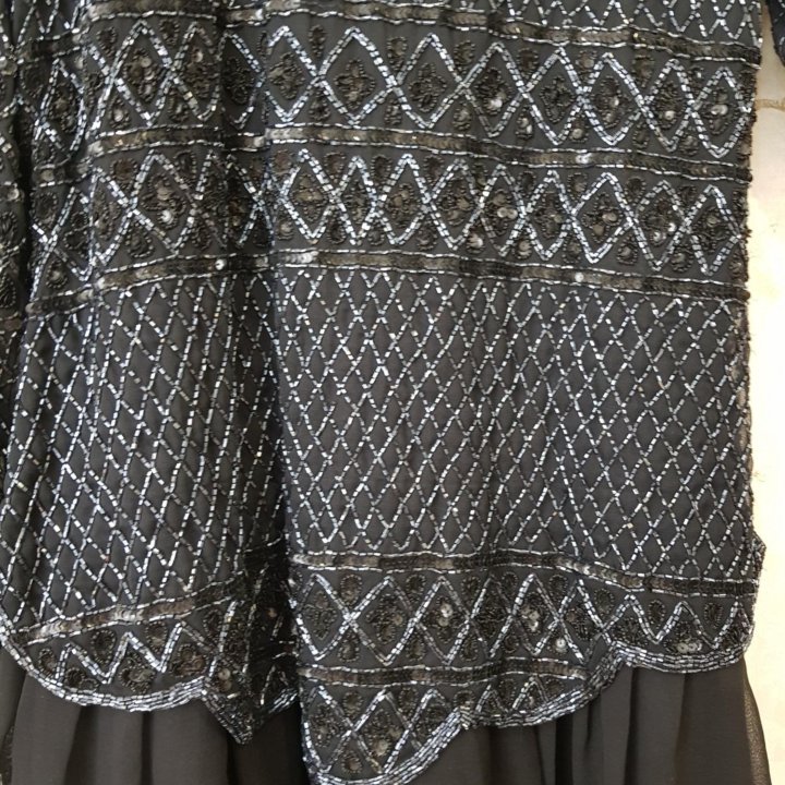 Нарядное платье с бисером и пайетками
