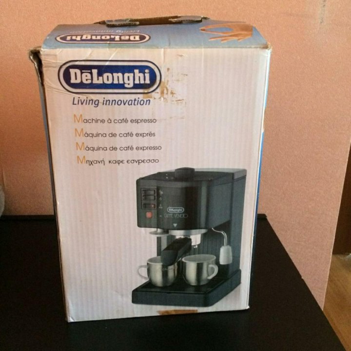 Кофеварка delonghi.