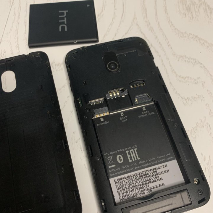 Смартфон HTC Desire 210