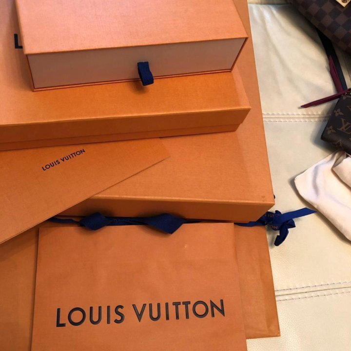 Коробки Louis Vuitton