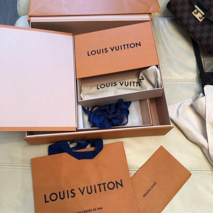 Коробки Louis Vuitton