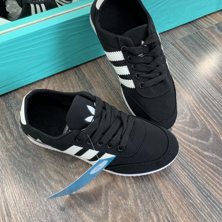 Кроссовки Adidas чёрные