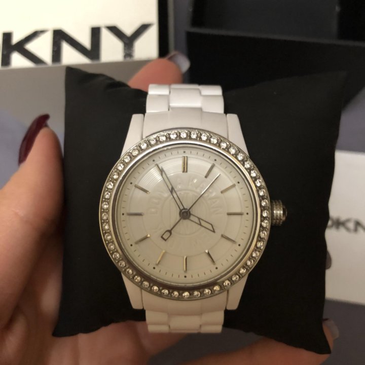 Женские часы DKNY