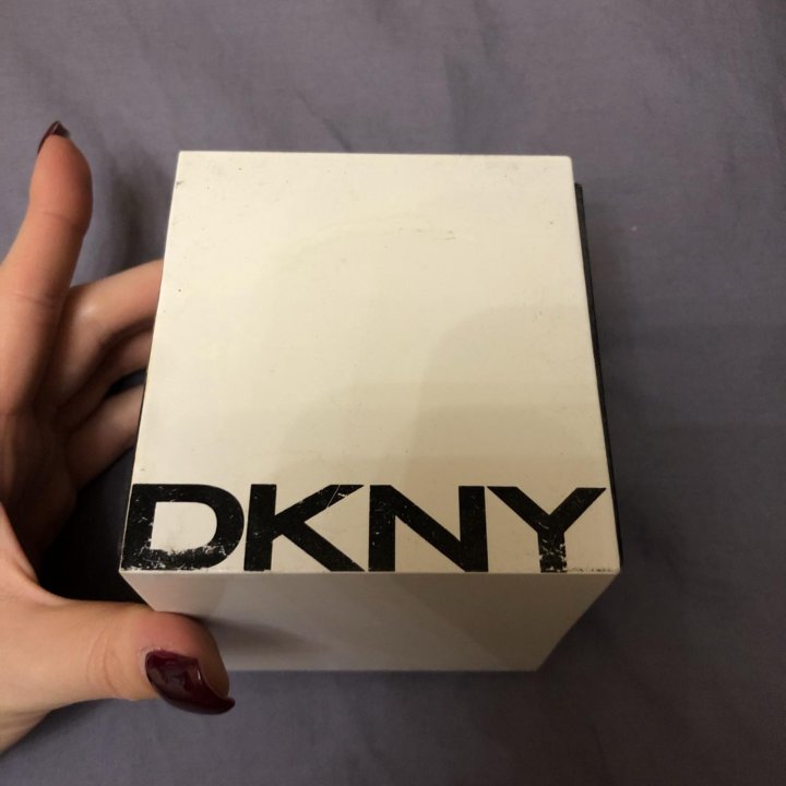 Женские часы DKNY