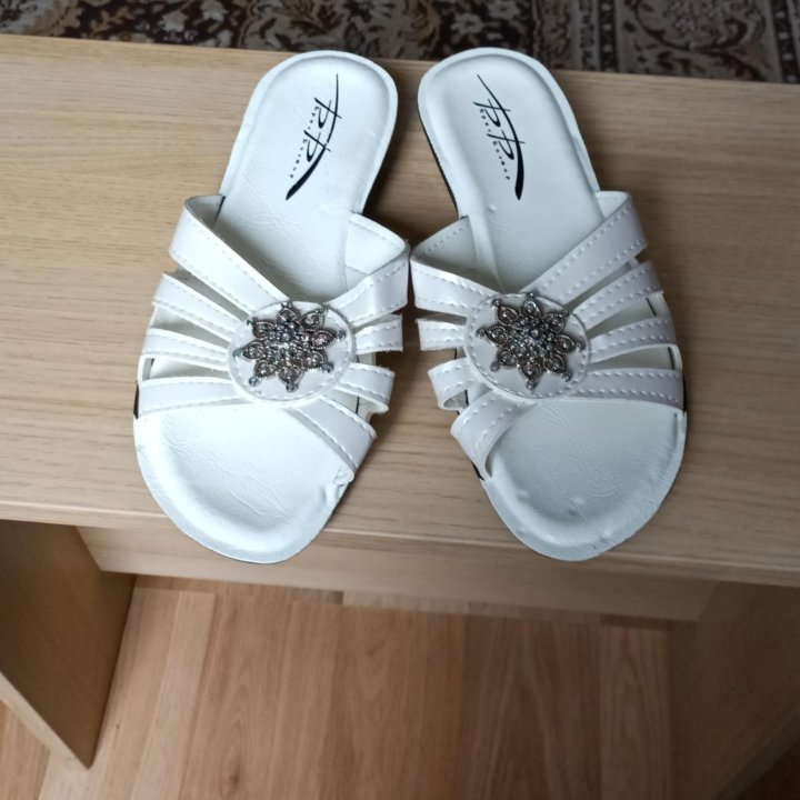 Новые шлепанцы