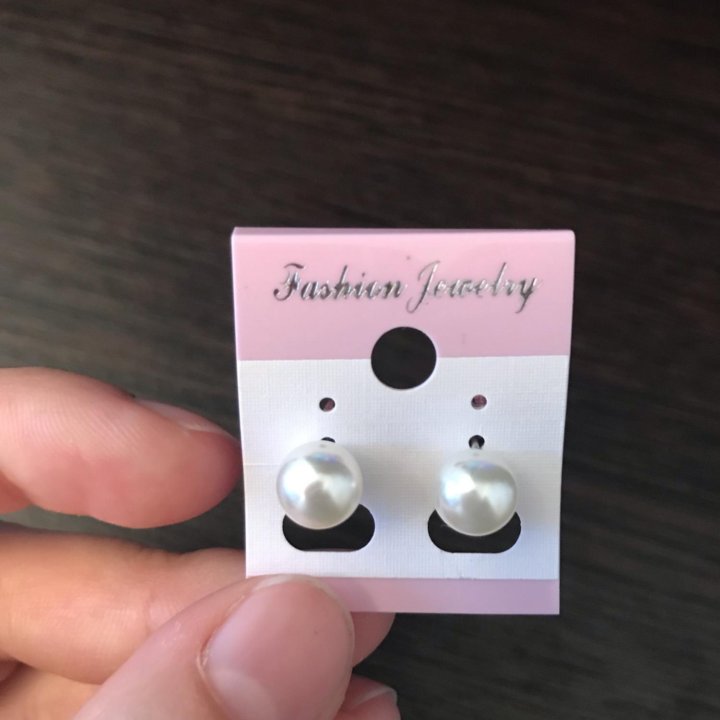 Серьги-гвоздики