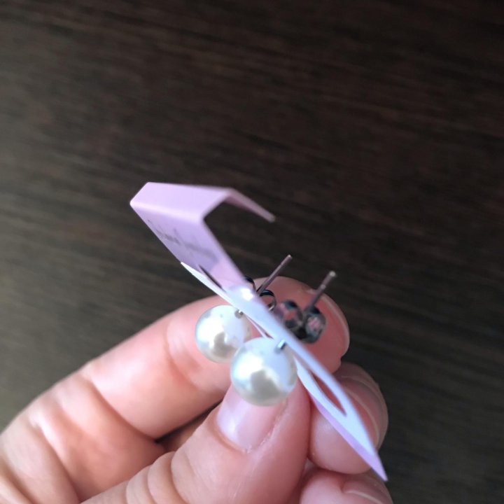 Серьги-гвоздики