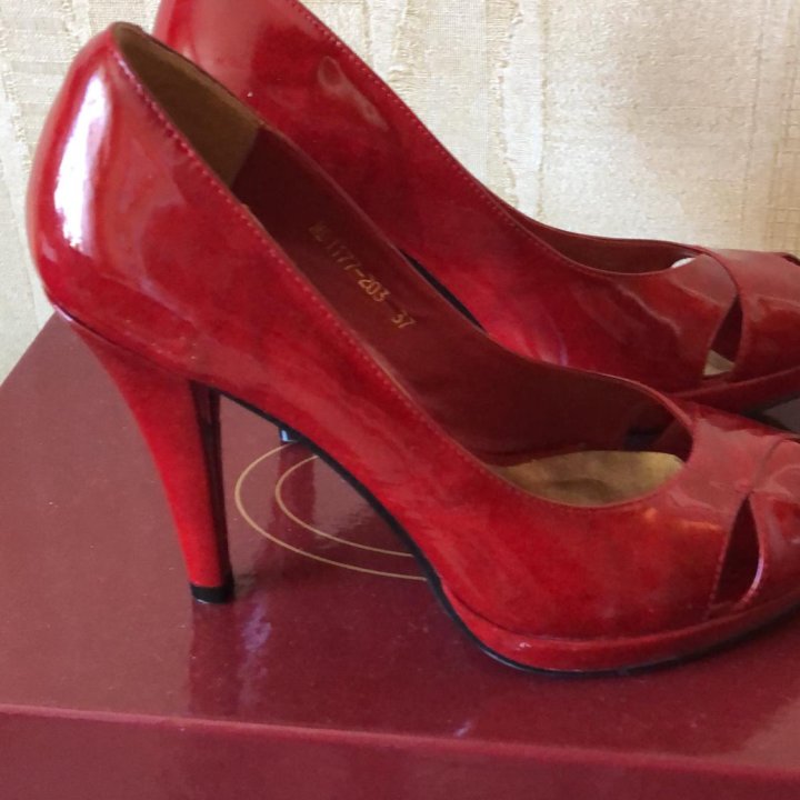 Туфли Moda Donna новые!!