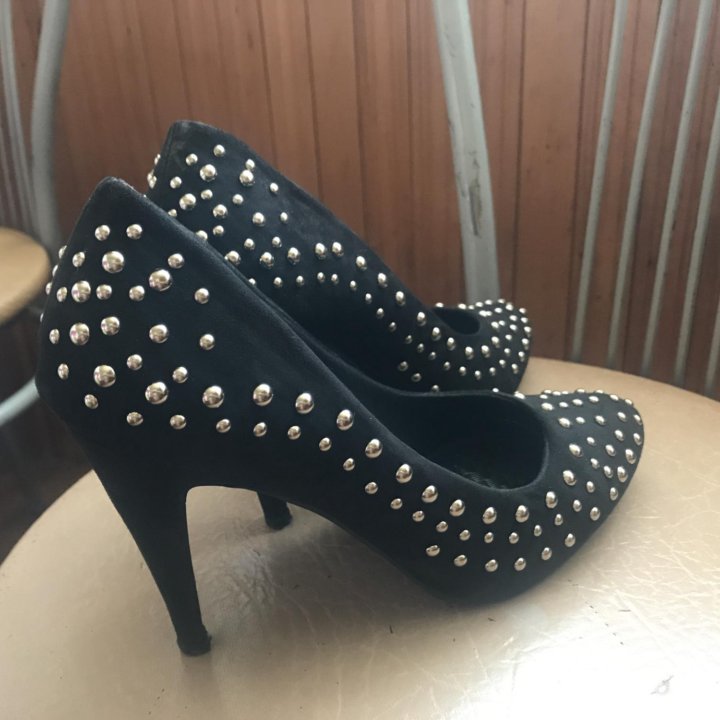 Чёрные туфли reserved