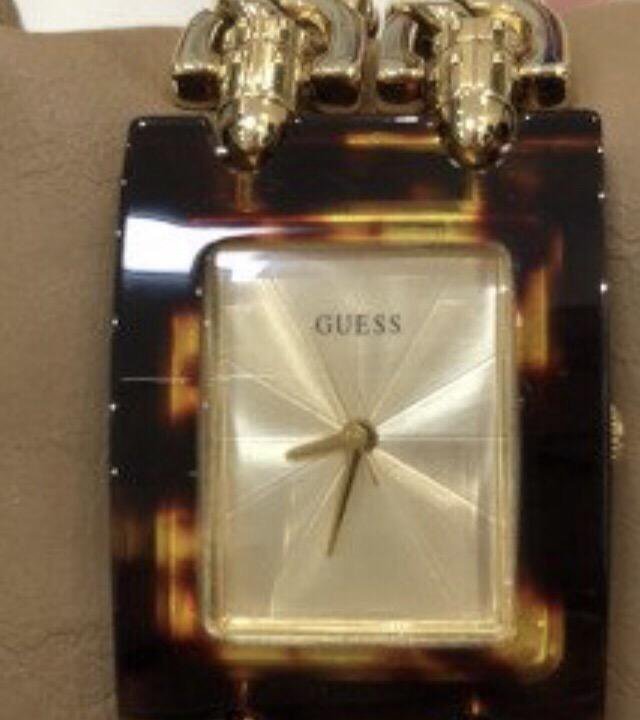 Часы GUESS