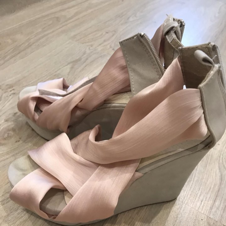 Босоножки на платформе