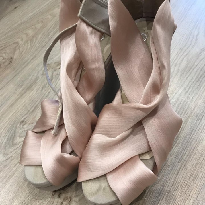 Босоножки на платформе