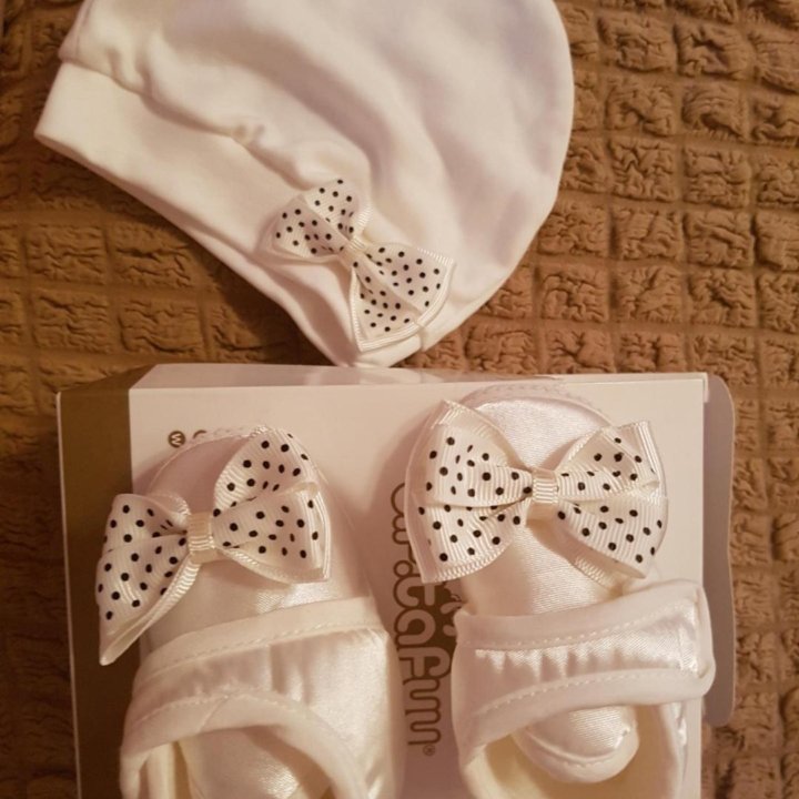 Пинетки и чепчик