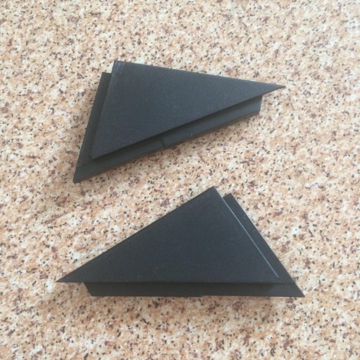 Треугольник, уголок, заглушка на переднюю дверь