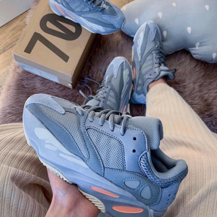  Кроссовки Adidas Yeezy 700