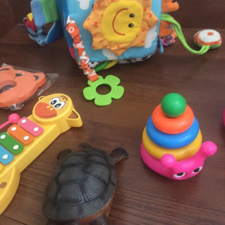 Развивающий куб и игрушки пакетом
