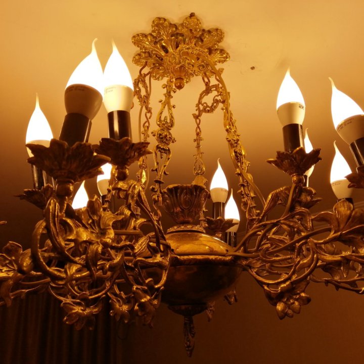 Бронзовая люстра