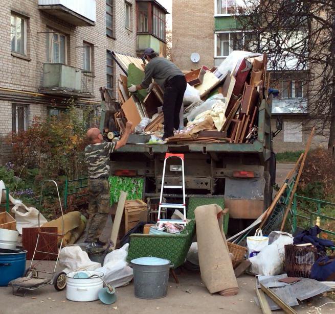 Вывоз старой мебели на свалку ✰ Грузчики