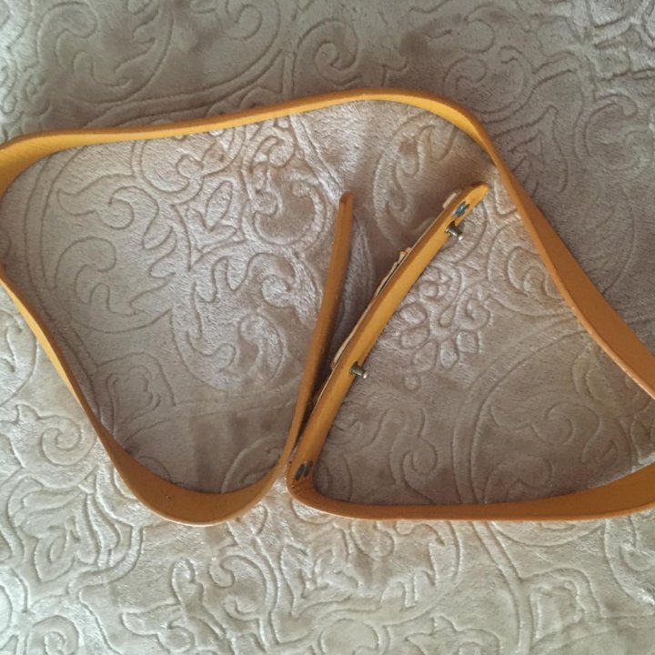 Ремень жёлтый