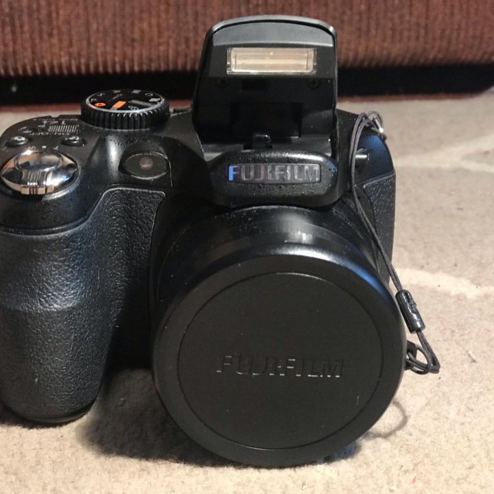 Цифровой фотоаппарат FUJlFILM FunePix S2950