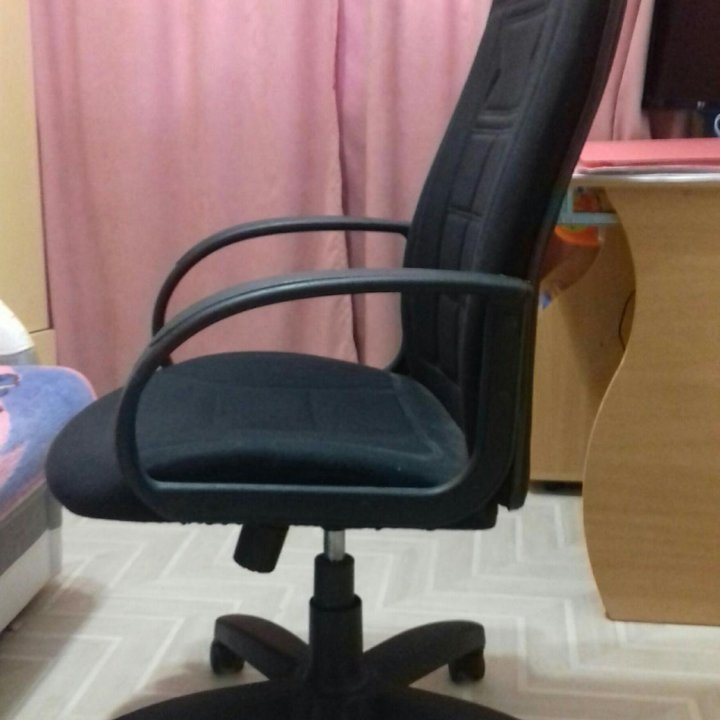 Офисное кресло