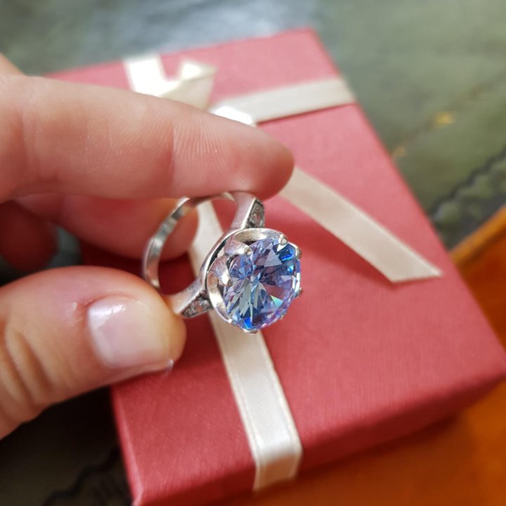 Кольцо с топазом