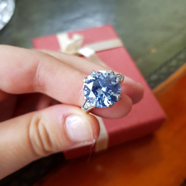 Кольцо с топазом