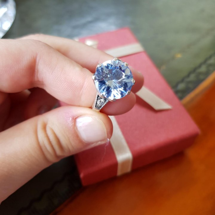 Кольцо с топазом