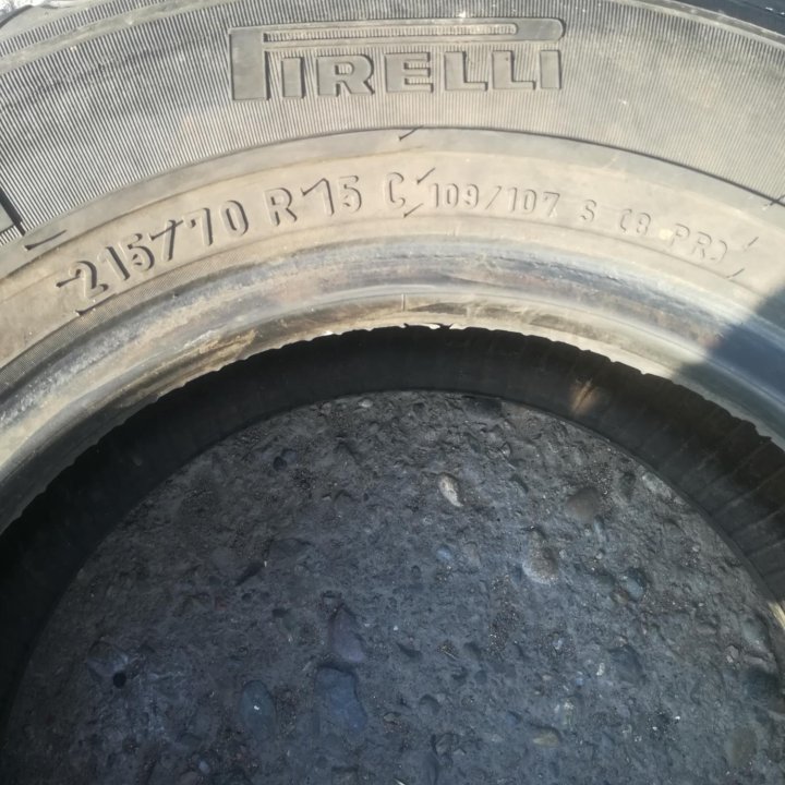 215/70 R15C Pirelli