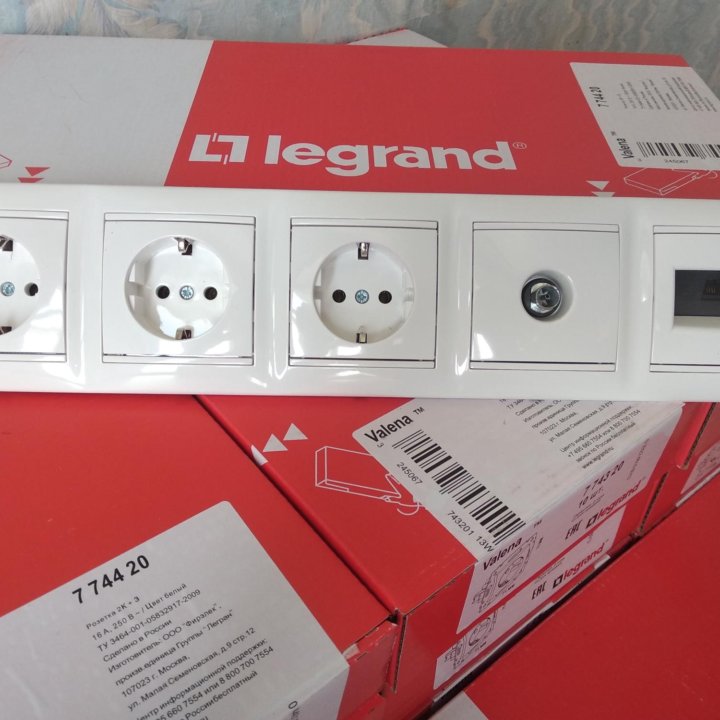 Legrand Valena