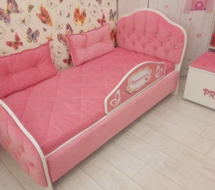 Детская мебель для принцессы (кровать шкаф пуфик)