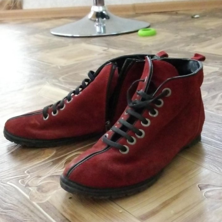 Ботинки замшевые