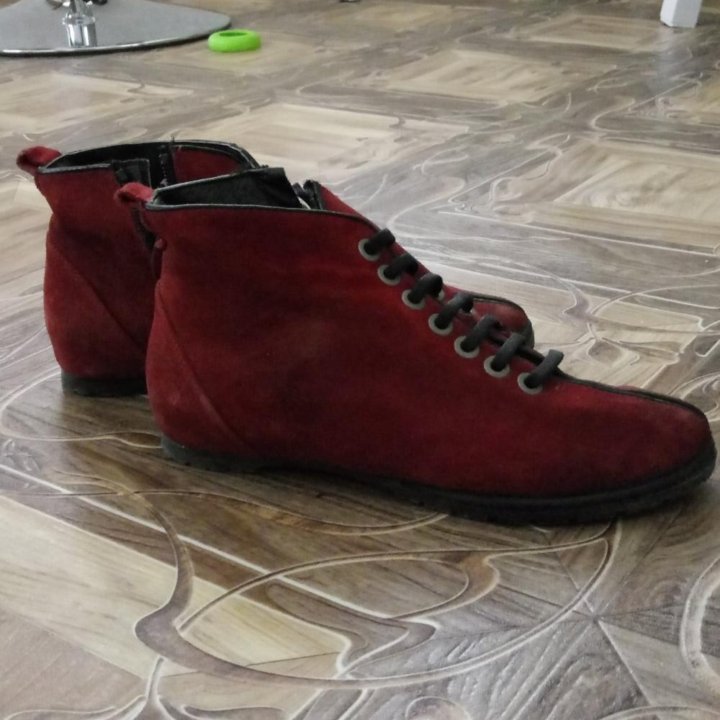 Ботинки замшевые