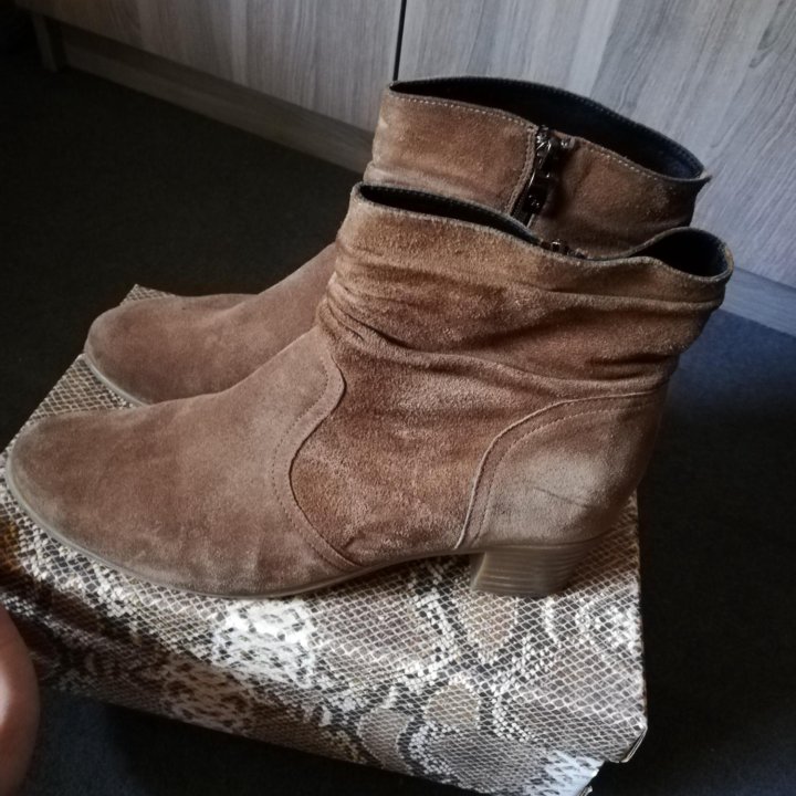 Женские ботинки