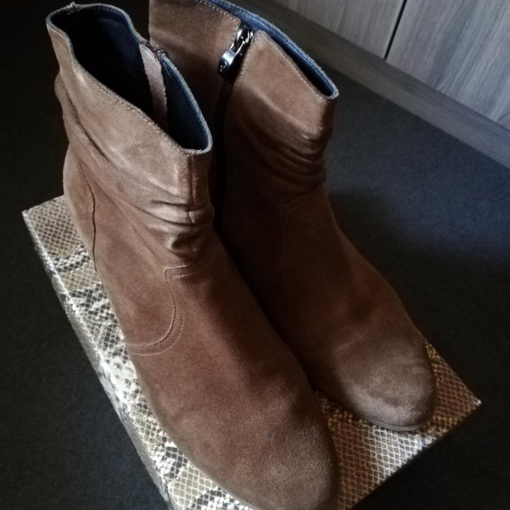 Женские ботинки