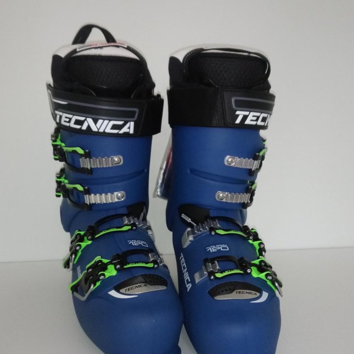 Новые горнолыжные ботинки Tecnica Mach1 MV 120