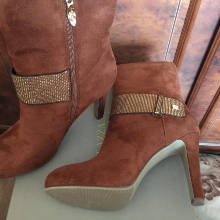 Замшевые ботильоны