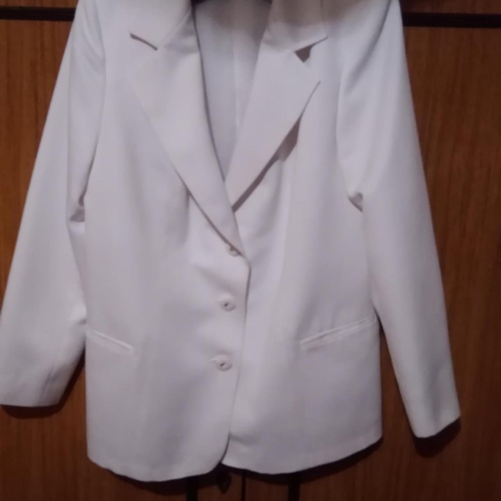 Пиджак белый,новый,р-р50.